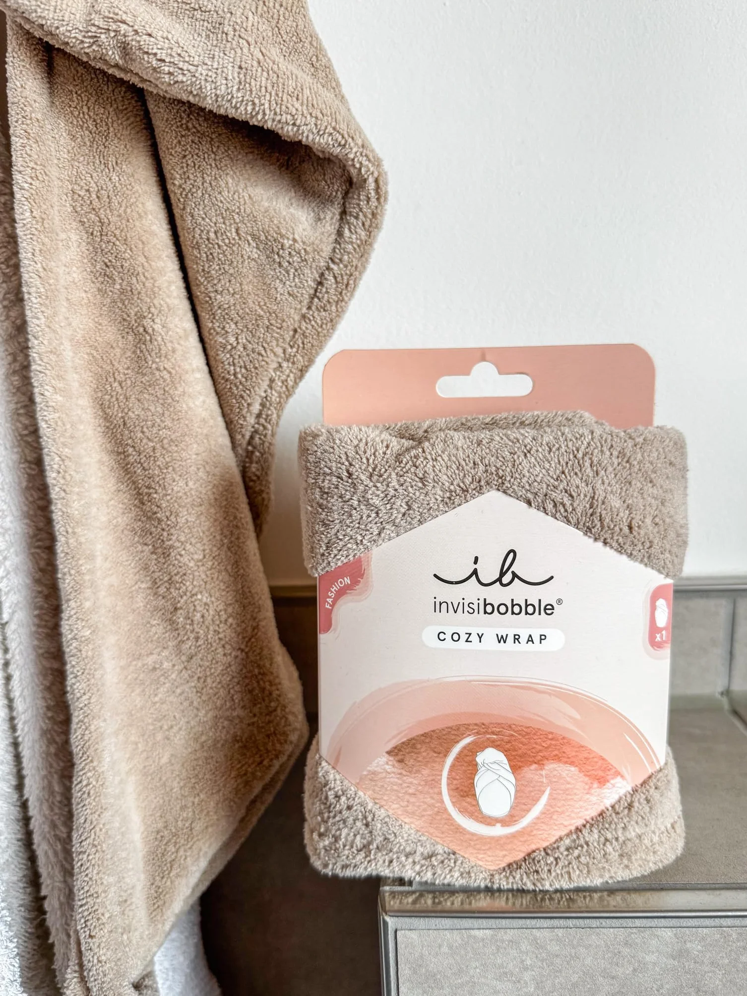 Invisibobble Cozywrap zestaw turban do włosów, przytulny, turban w kolorze taupe, ręcznik na głowę, miękki i chłonny, idealny do pielęgnacji włosów i dobrego samopoczucia, 1 sztuka