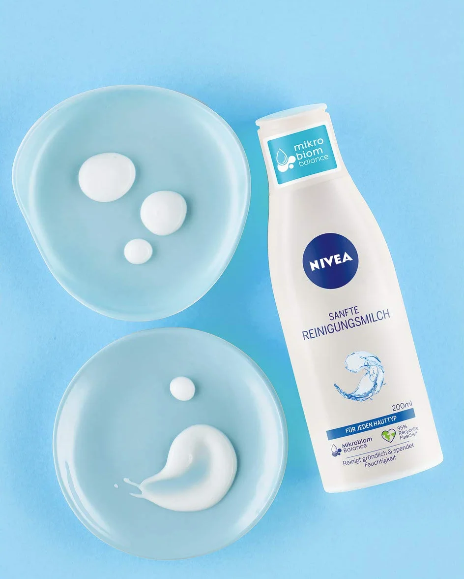 NIVEA Delikatne mleczko oczyszczające do każdego rodzaju skóry (200 ml), środek do demakijażu dokładnie oczyszcza, łagodne oczyszczanie twarzy, usuwa makijaż i wodoodporny tusz do rzęs