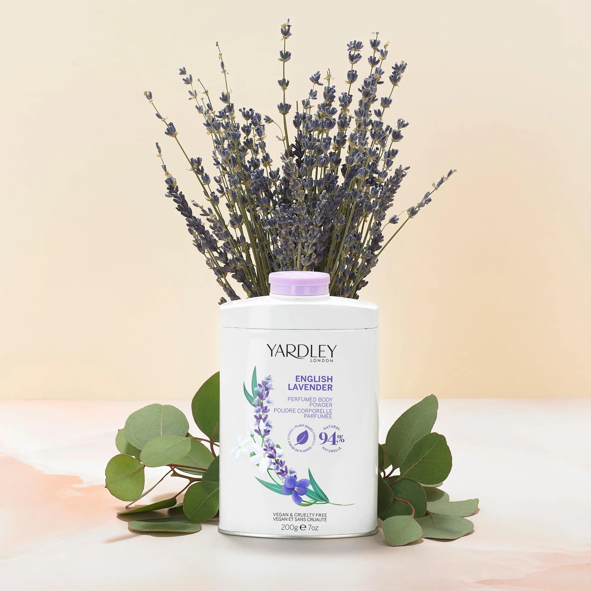 Yardley London English Lavender Perfumed Body Powder, Talk dla kobiet pomagający w walce z nieprzyjemnym zapachem i otarciami, Puder do ciała English Lavender 200g